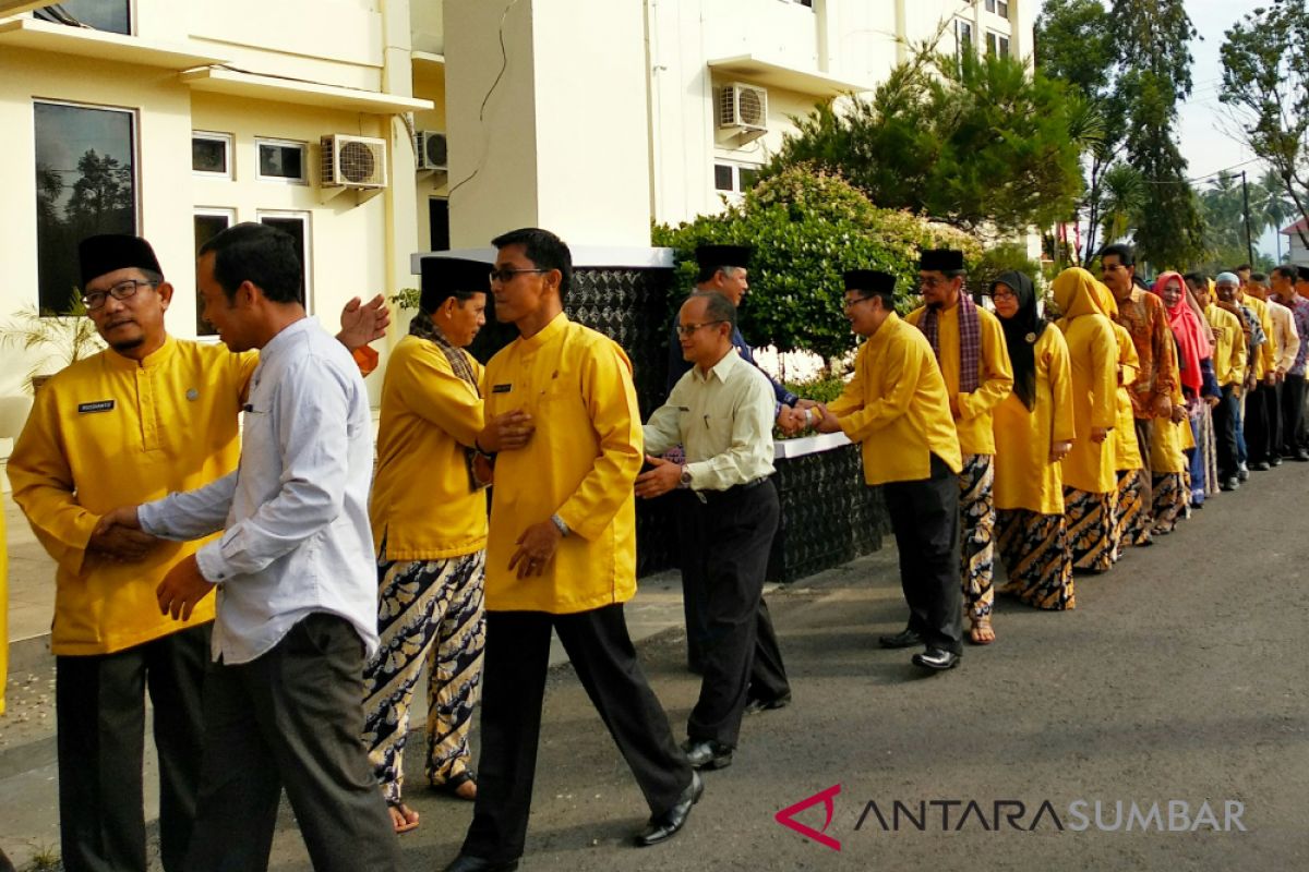 Puluhan ASN Kota Solok absen di hari pertama kerja