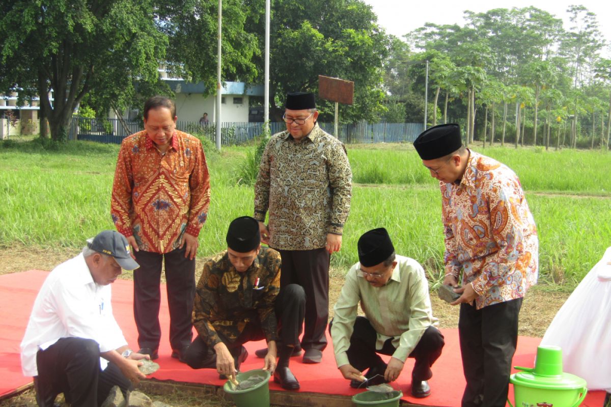Jokowi-JK letakkan batu pertama mulainya pembangunan kampus UIII