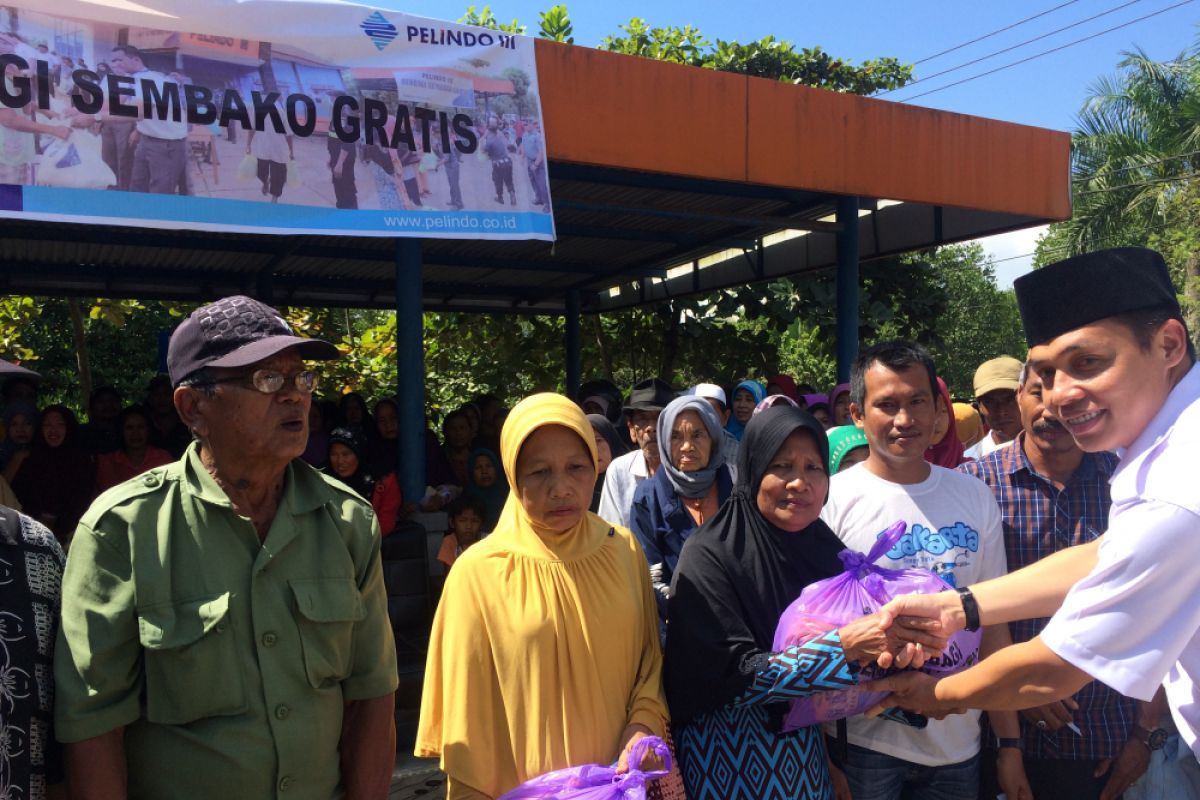 Pelindo Batulicin distributed 4,000 packages of foodstuffs