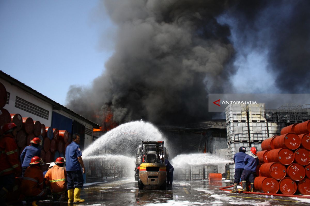 Video - Pabrik Tiner Sidoarjo Terbakar