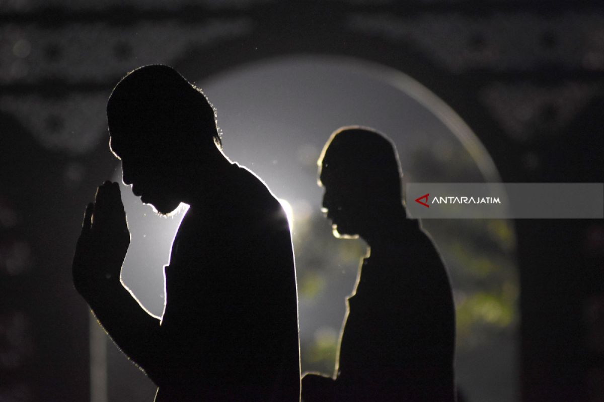 Jamaah Naqsabandiyah Laksanakan Shalat Ied