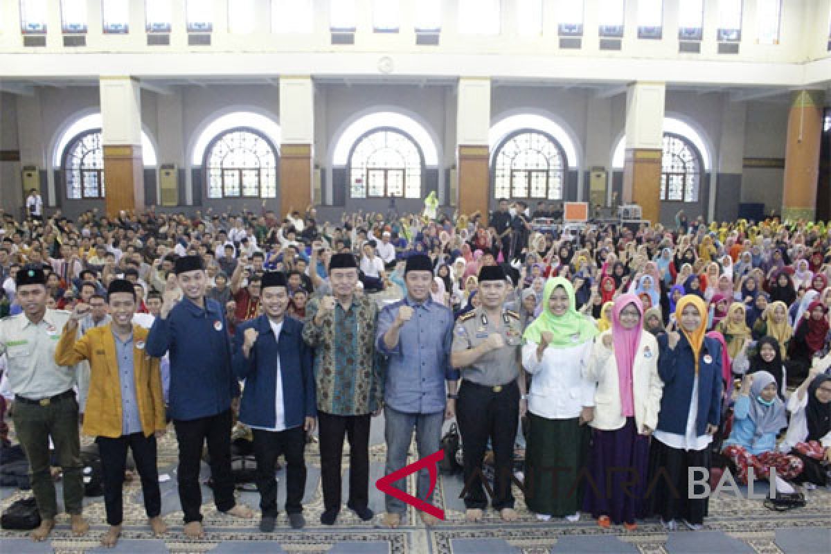 Imam Nahrawi Kukuhkan Laskar Pemuda Masjid Antiradikalisme