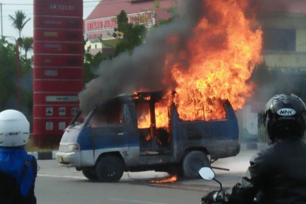 Mobil terbakar di area SPBU jalan Tjilik Riwut km 6,5, ini kronologisnya