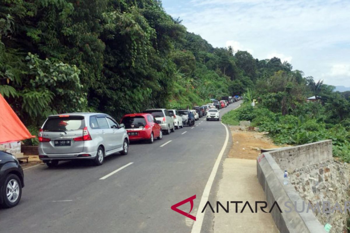 Kemacetan Panjang menuju Pantai Air Manis