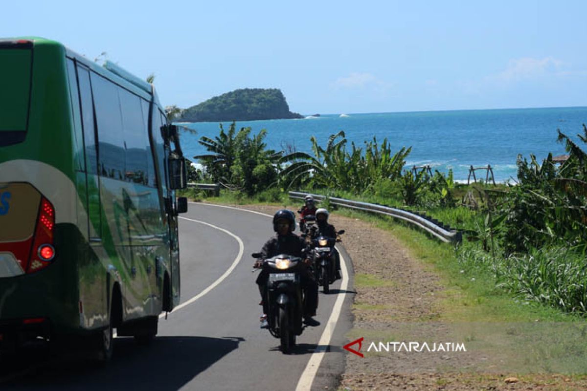 Wisdom Serbu Pantai Malang Selatan Sejak Lebaran