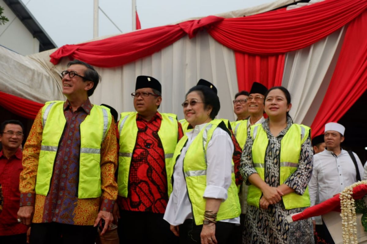 Megawati dan Puan "groundbreaking" Masjid At-Taufiq