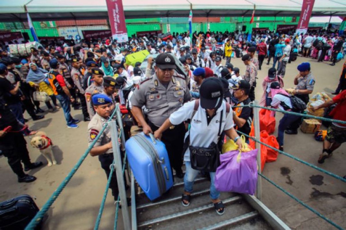 Jasa Raharja Babel periksa kesehatan penumpang kapal