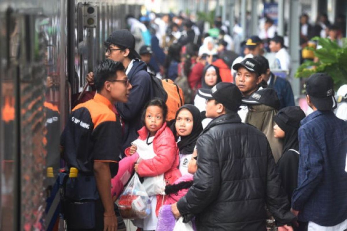 BNI gandeng Garuda Indonesia dan PT KAI berangkatkan 1.250 pemudik