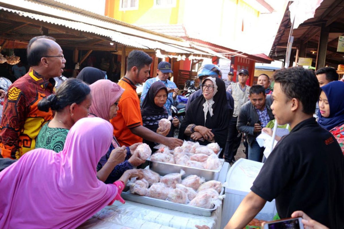 Pemprov Lampung Menggelar Pasar Murah Serentak Di Tiga Pasar