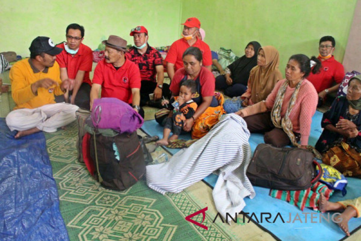 PDI Perjuangan Boyolali salurkan bantuan kepada pengungsi Merapi