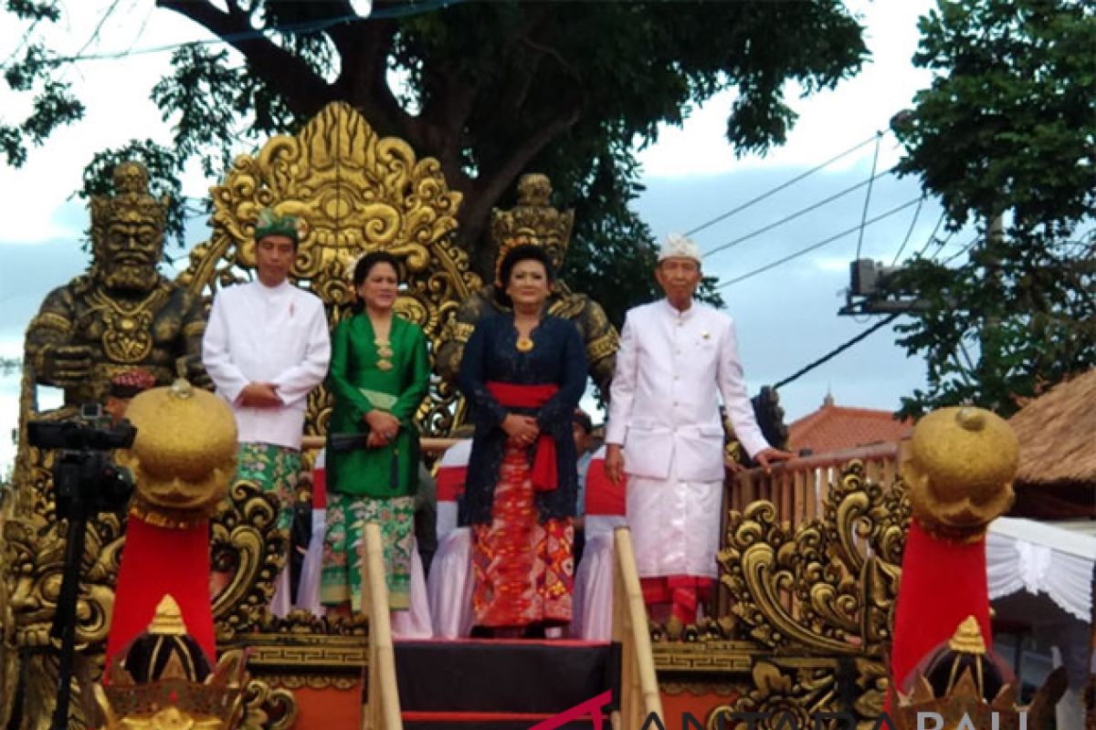Presiden Jokowi lepas pawai Pesta Kesenian Bali (video)