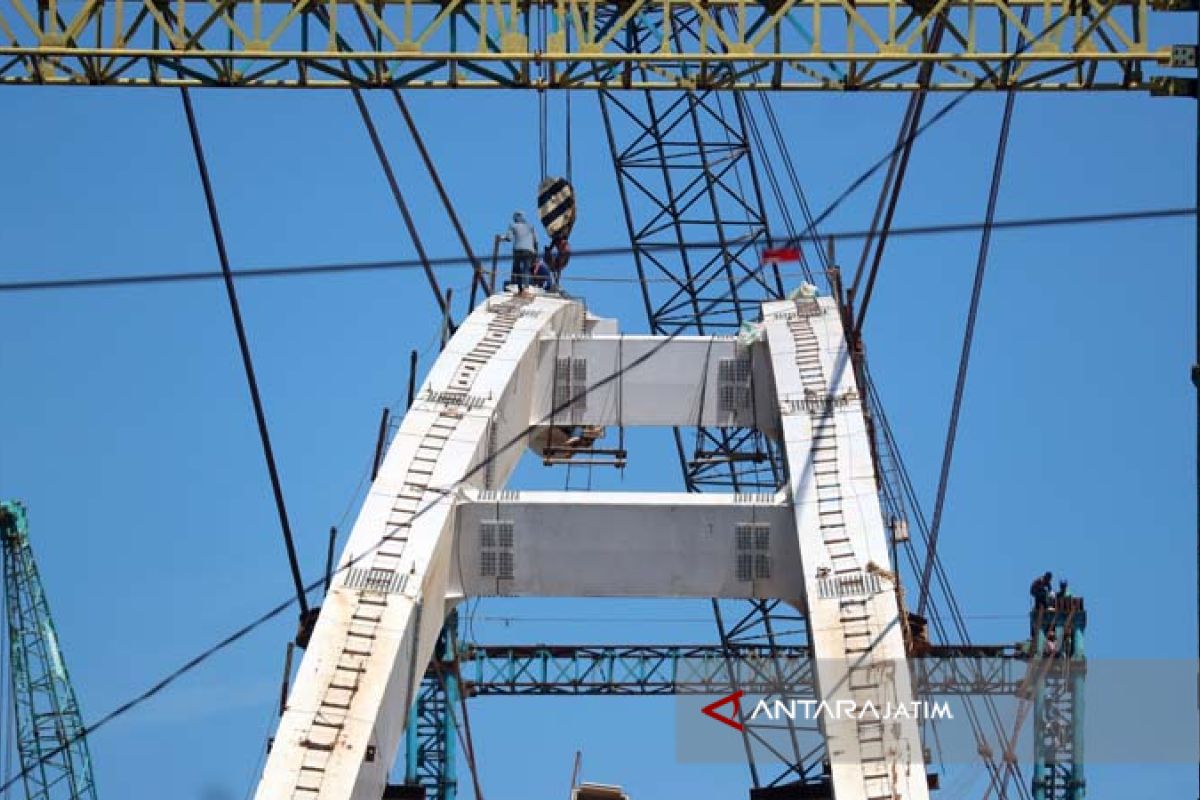 Pekerjaan Pembangunan Jembatan Bengawan Solo di Bojonegoro Hampir Selesai