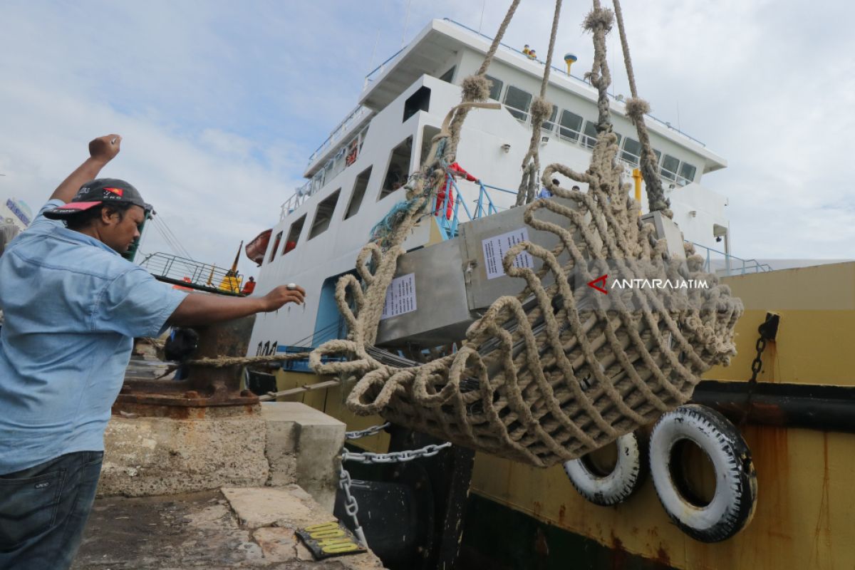 KPU Distribusikan Logistik Pilkada ke Masalembu