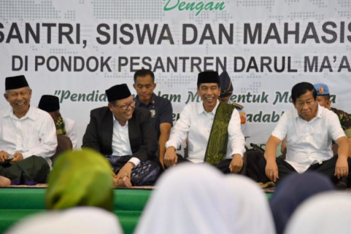 Presiden Jokowi Bersilaturahim ke Ponpes Darul Ma'arif Indramayu