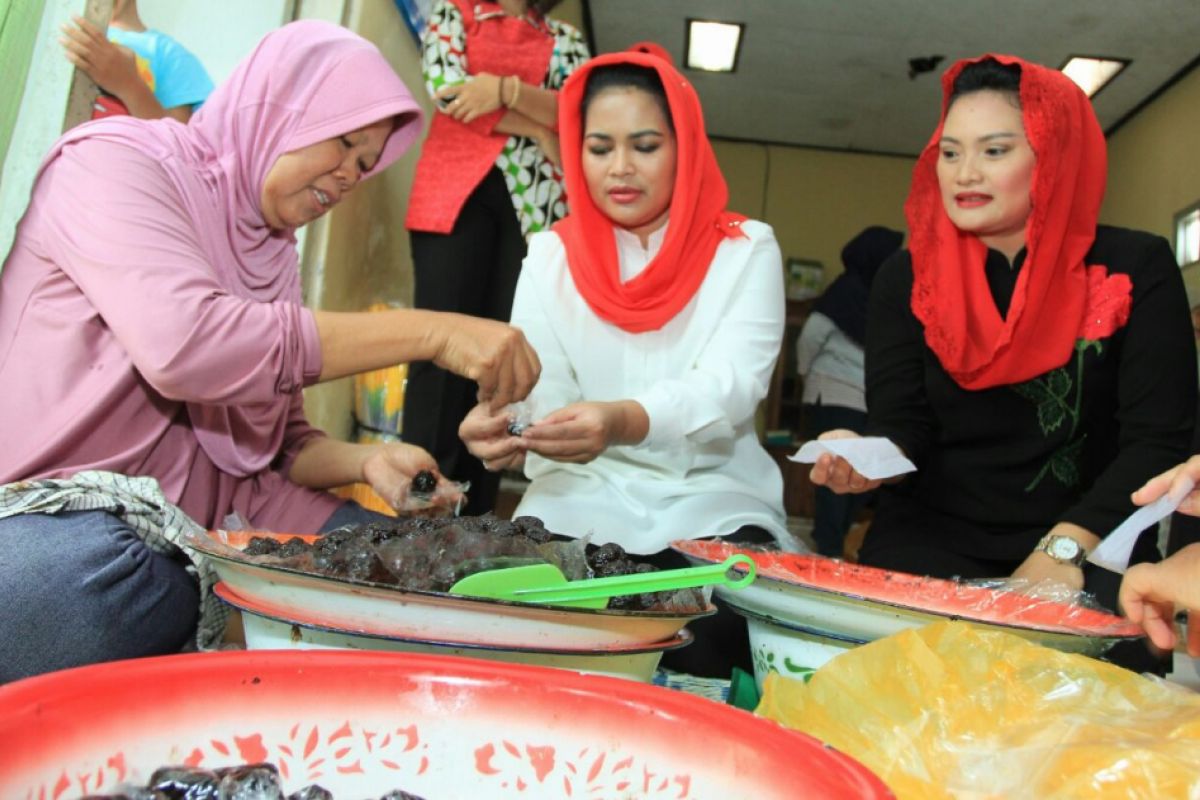 Puti Kagumi Industri Rumah Tangga Madumongso Madiun