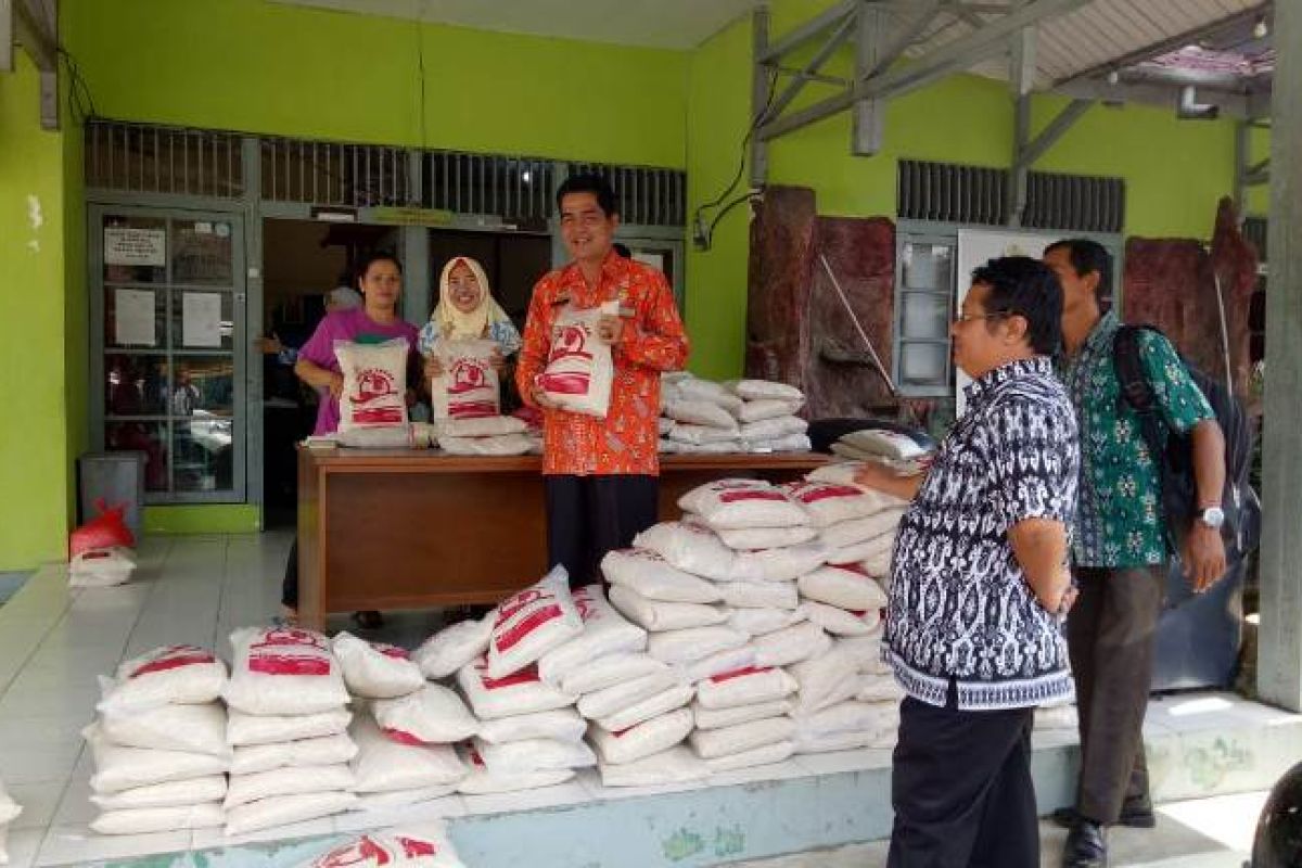 Sanggau bazar murah beras lokal