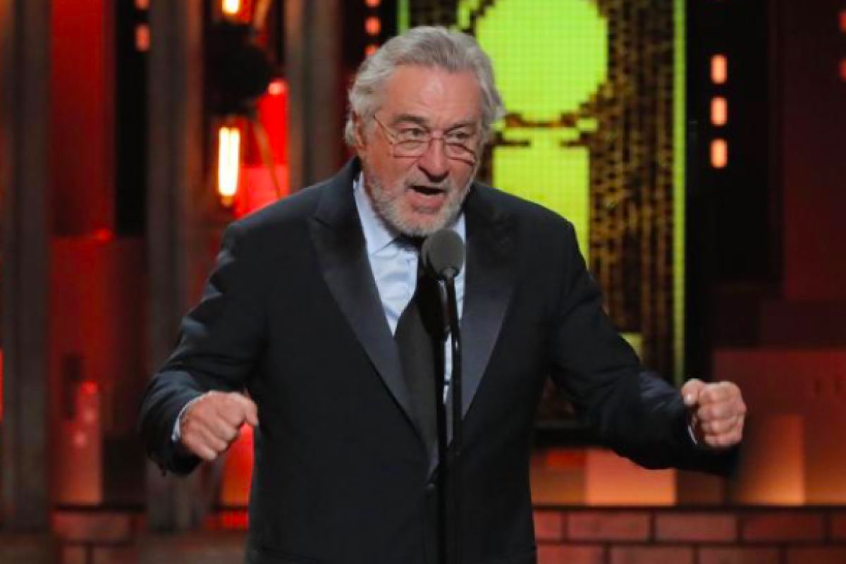 Robert De Niro sebut kata kasar untuk Trump saat siaran langsung