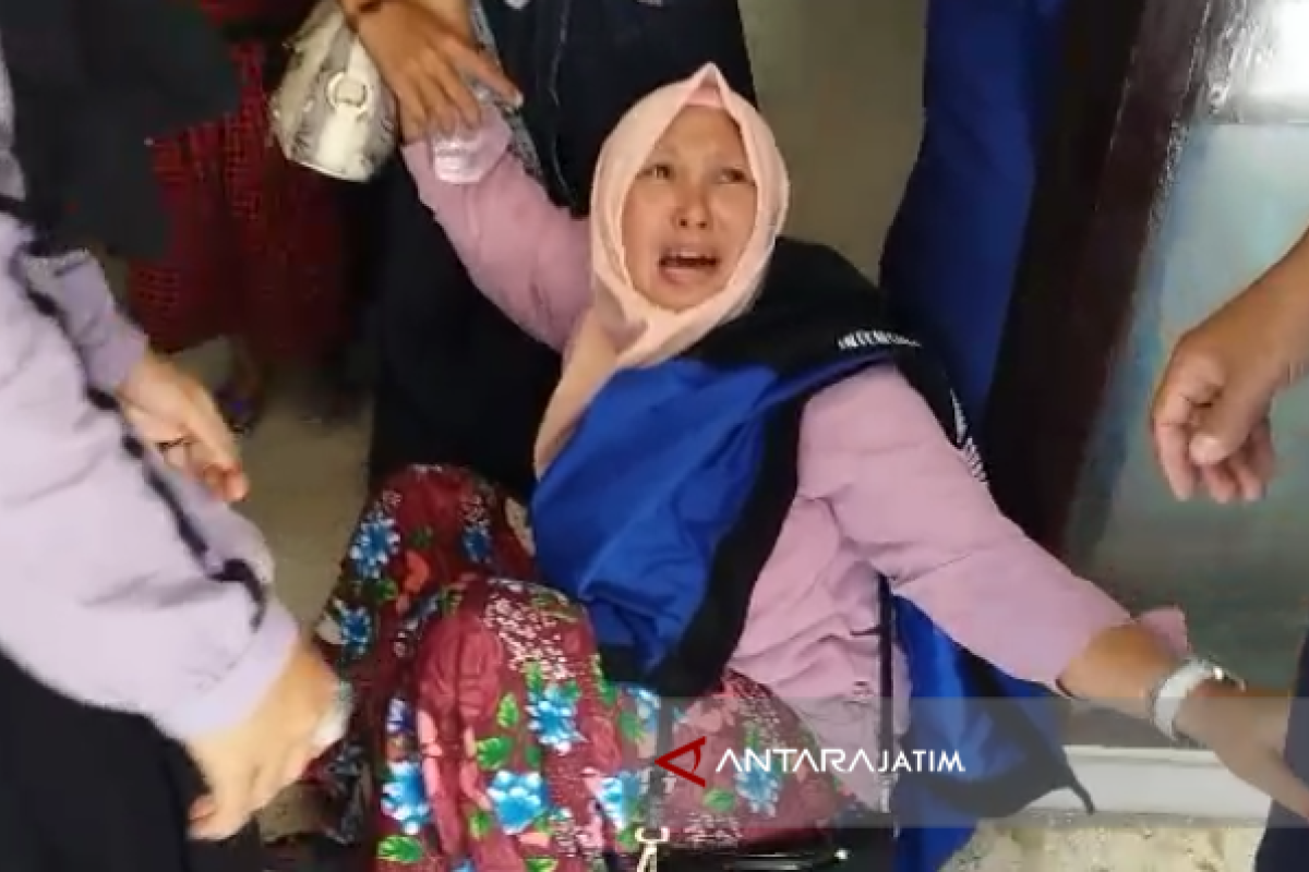 Ibu dan Anak Terpisah Saat Mudik  Melalui Pelabuhan Feri Situbondo (Video)