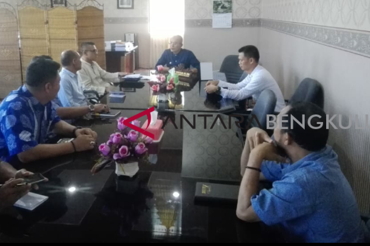 Bupati Bengkulu Selatan panggil pengusaha sawit terkait harga rendah