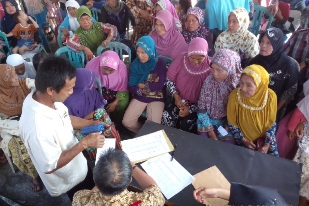 Baznas Bengkulu Selatan salurkan zakat Rp400 juta