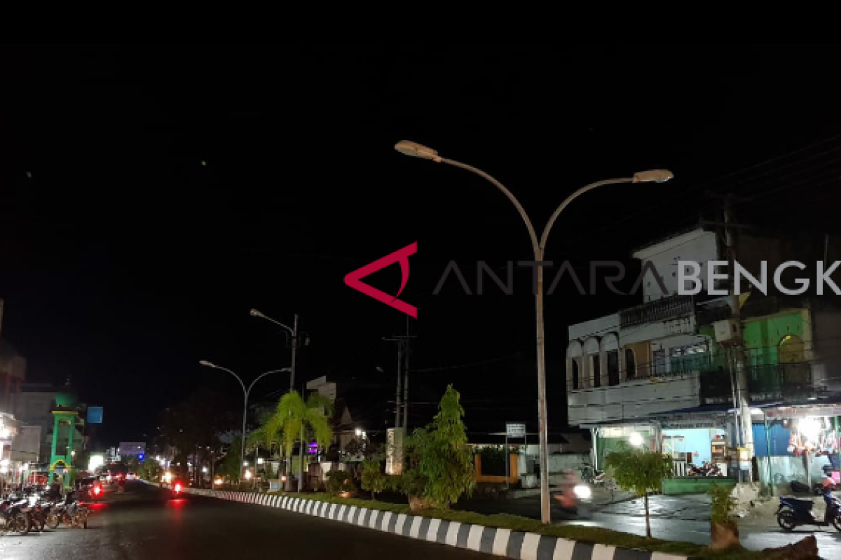 Pemkab Bengkulu Selatan didesak perbaiki lampu jalan