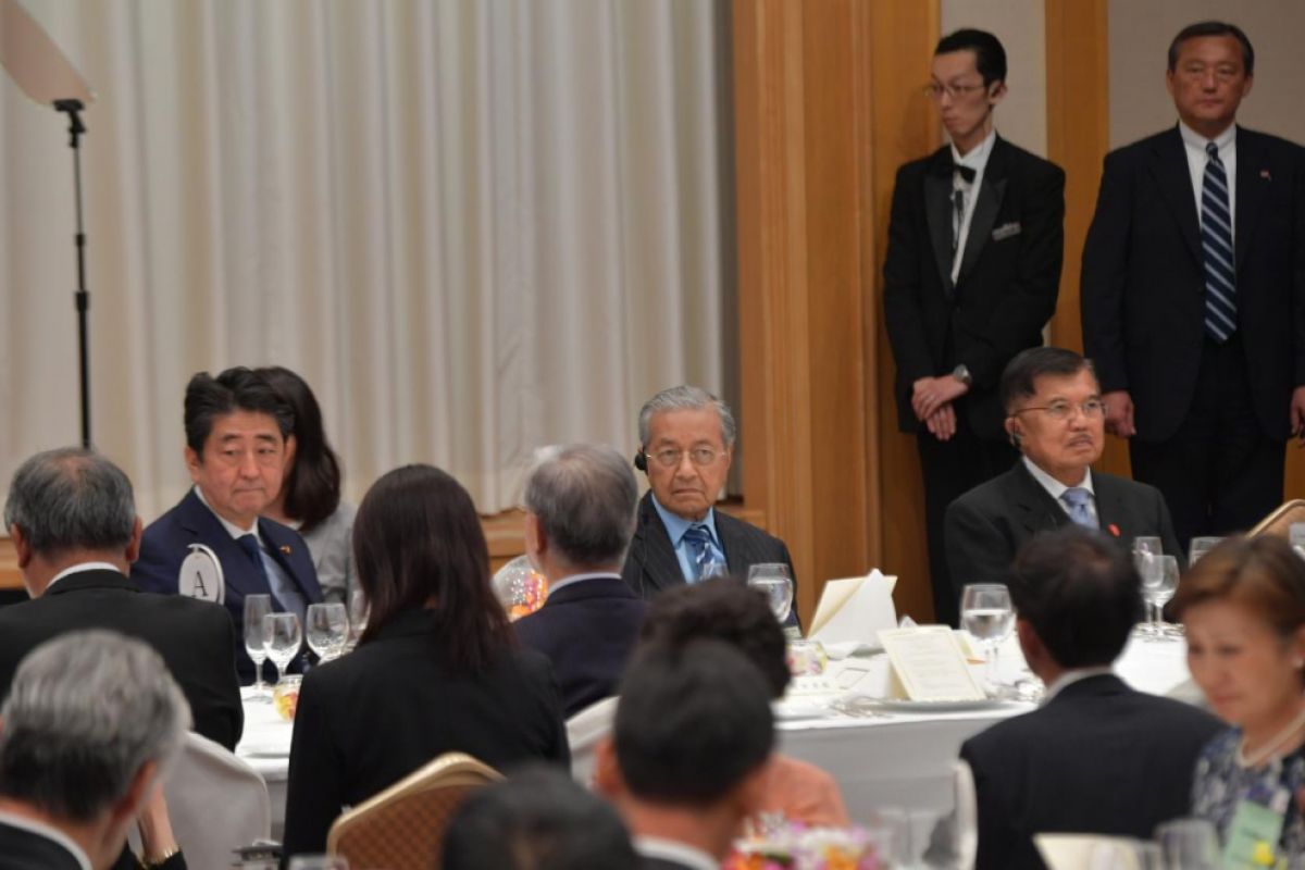 Wapres JK makan malam bersama PM Abe, PM Mahathir