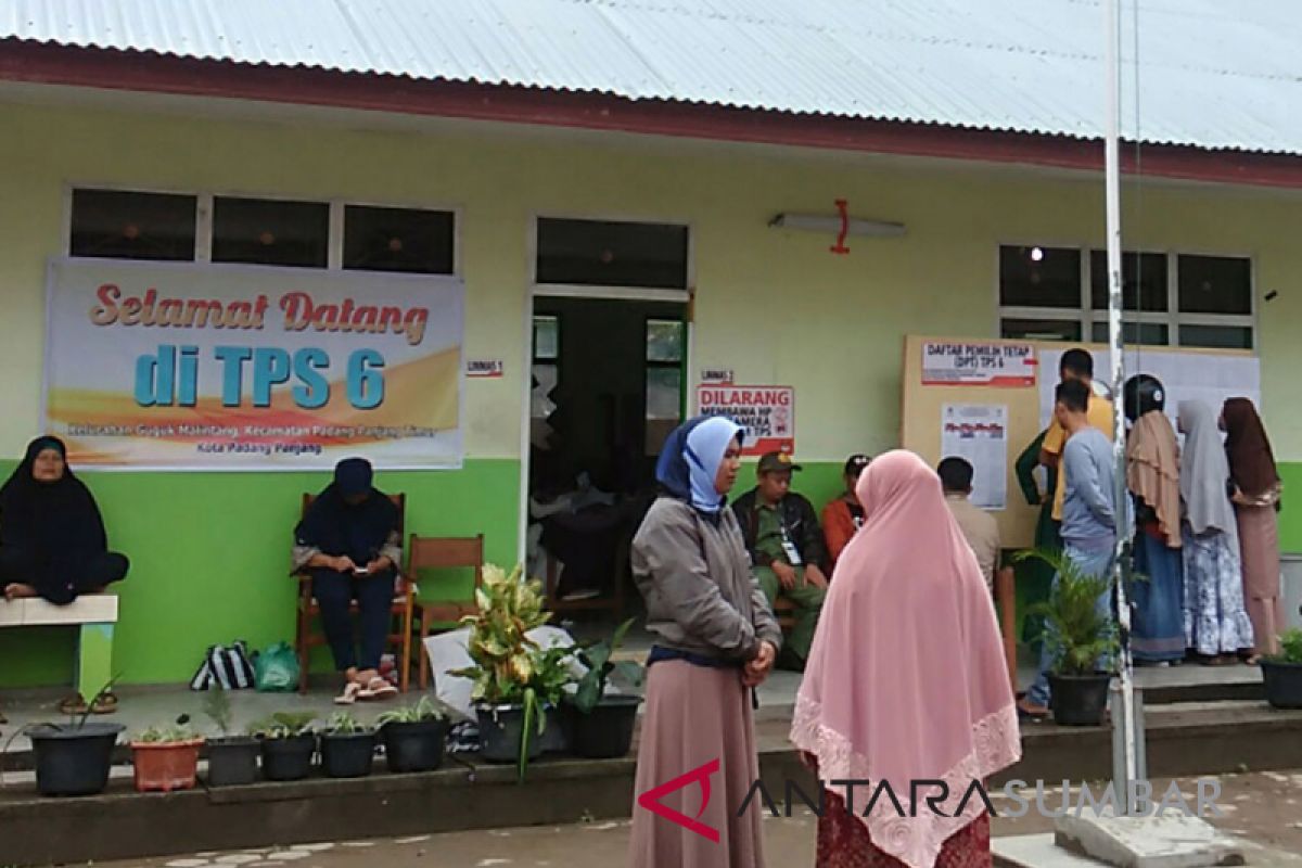 Patriana Sosialinda-Mirza unggul di empat TPS