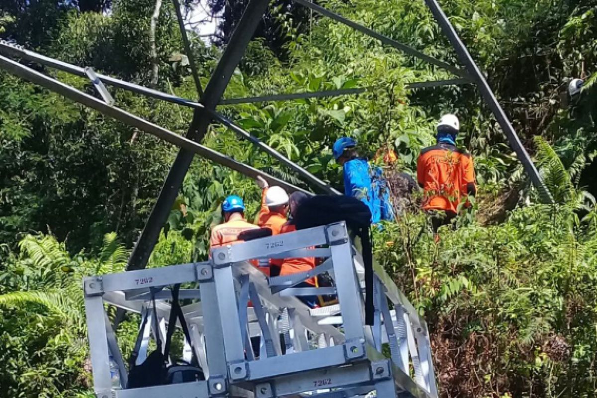 Penyangga dicuri akibatnya tower roboh, Ini langkah PLN