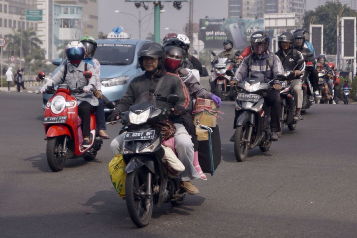 Bekasi-Cikampek jalur favorit pemudik bersepeda motor