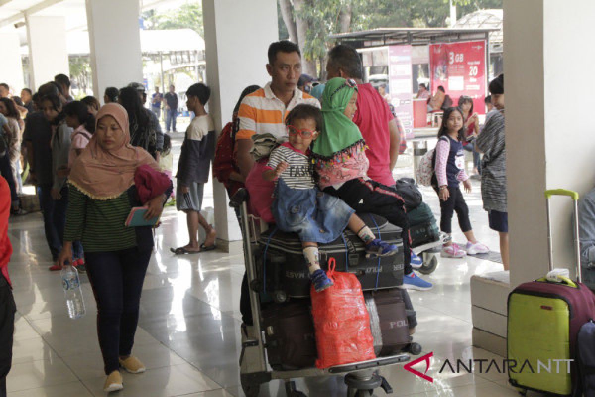 Puncak Arus Mudik Bandara El Tari H-I