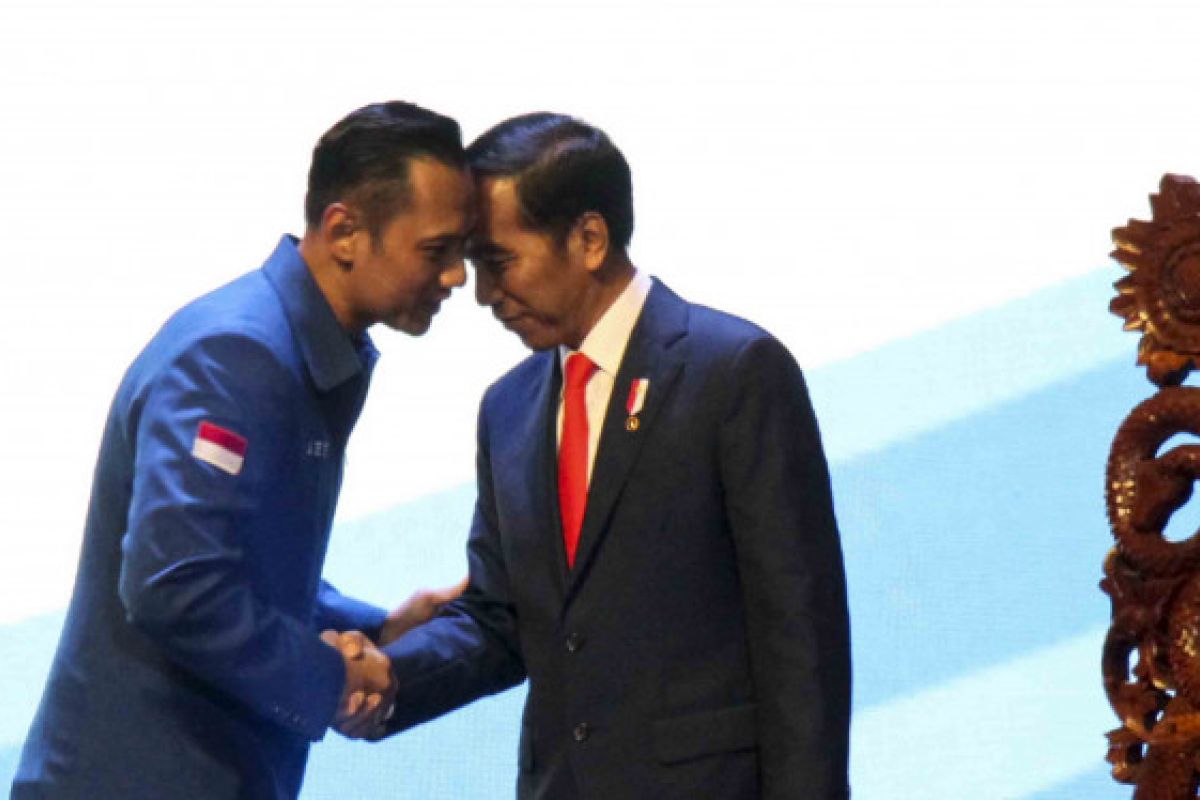 Agus Yudhoyono dinilai belum pantas kritik Jokowi