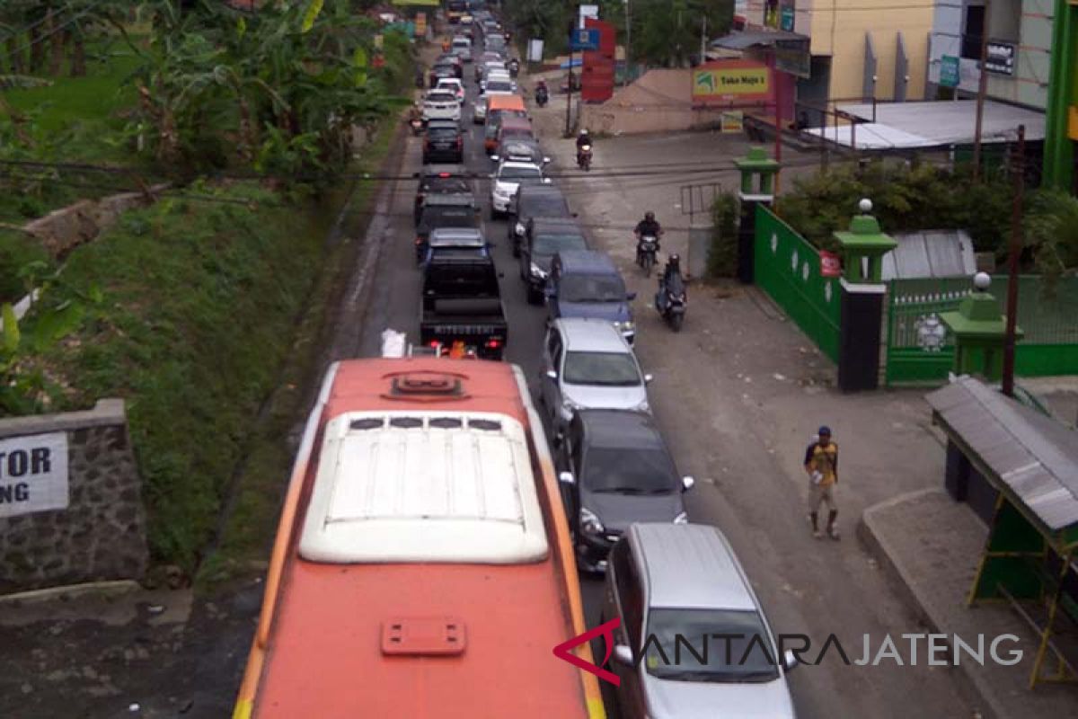 Arus kendaraan di Jalan Ajibarang-Bumiayu mulai berkurang (VIDEO)