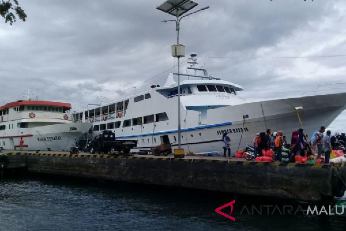 Penumpang pelabuhan Bastiong Ternate terpantau normal