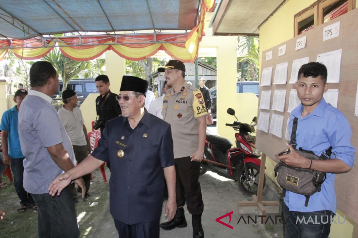 Dua cagub Maluku Utara coblos di Ternate