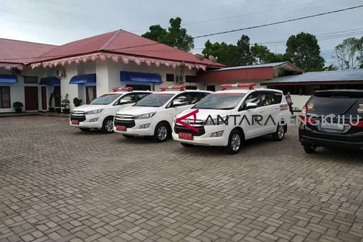 Mukomuko tambah mobil ambulans untuk enam Puskesmas