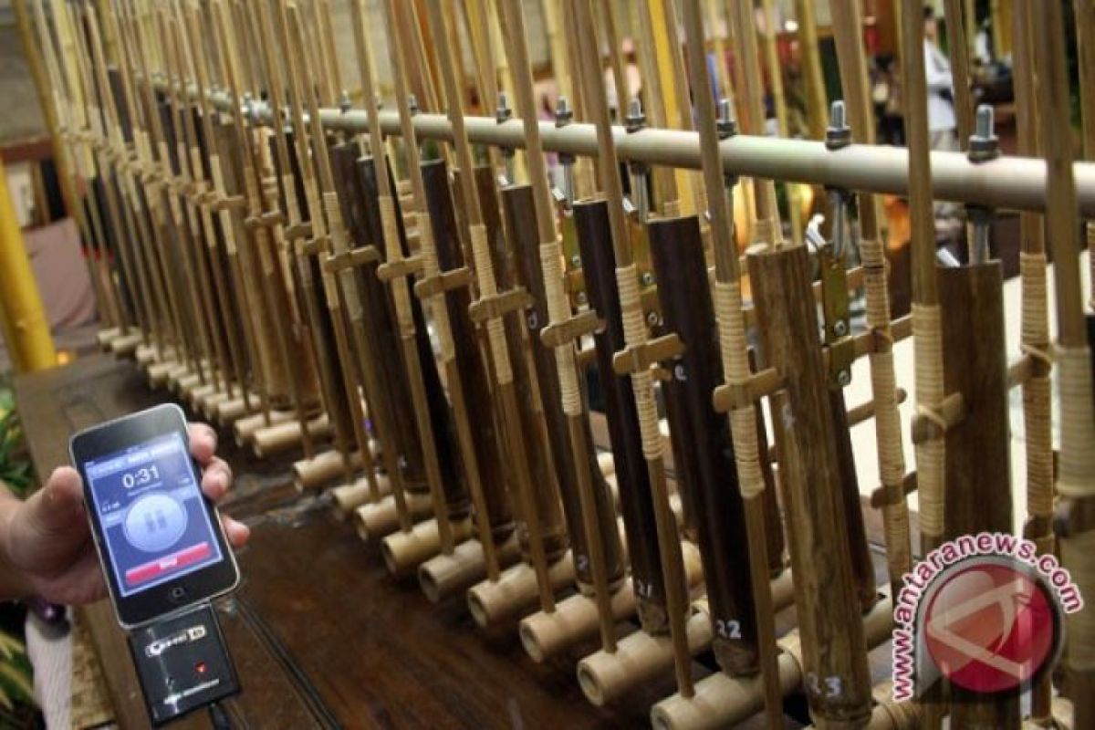 Angklung "penangkal hujan" di Borobudur