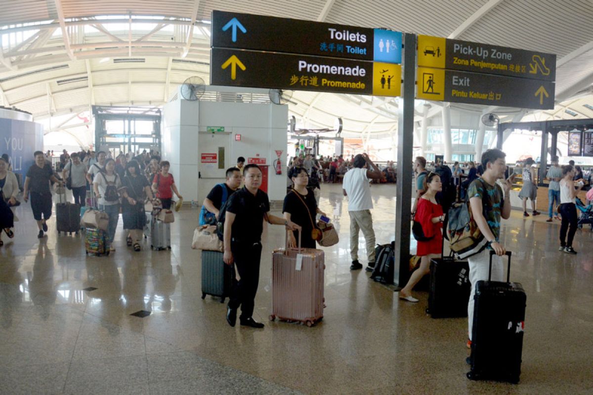 Bali airport customs provides eight special lanes for IMF-WB delegation