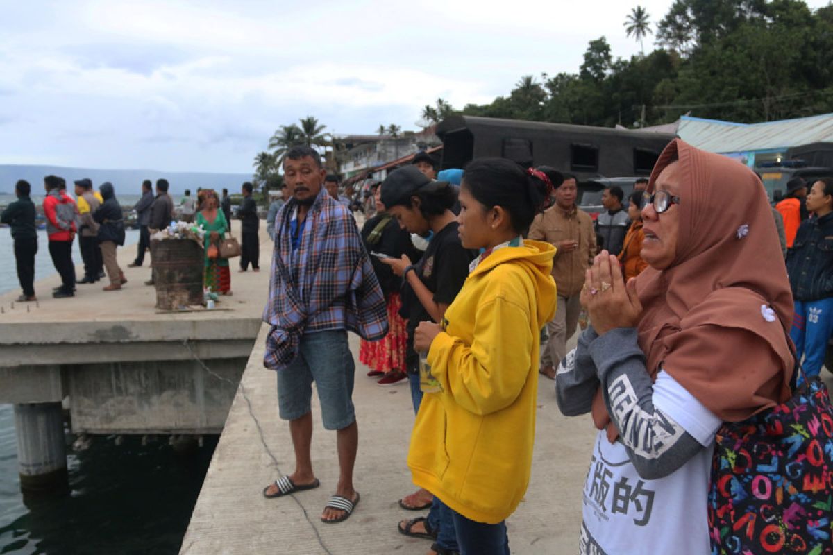 Pencarian penumpang KM Sinar Bangun dilanjutkan dengan helikopter