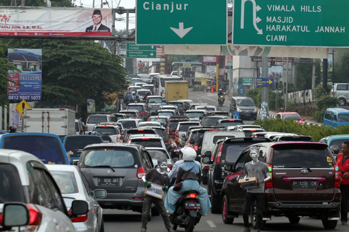 Arus kendaraan di jalur Puncak-Cianjur berkurang