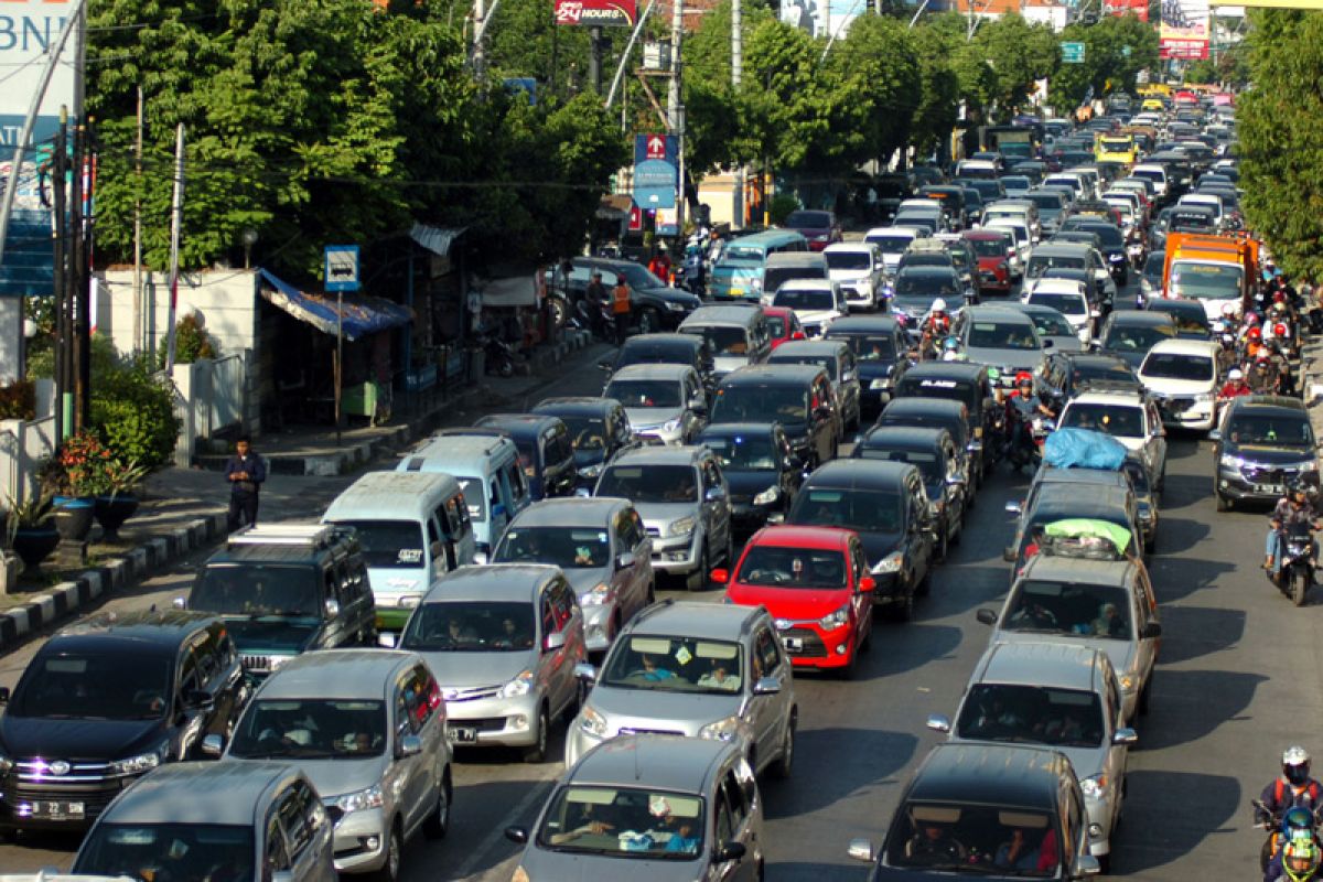 Jalur mudik Sumbar - Riau macet total pada H+2