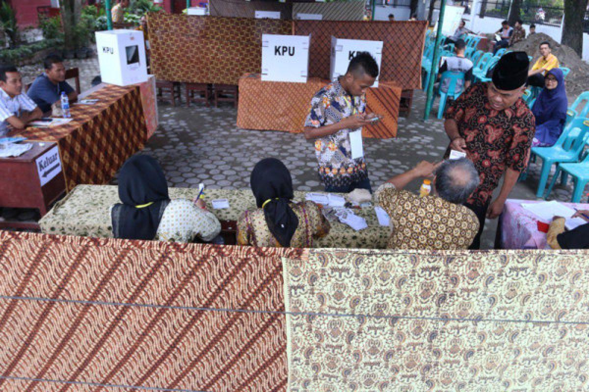17 countries` representatives monitor vote counting at TPS 1 of Bekasi