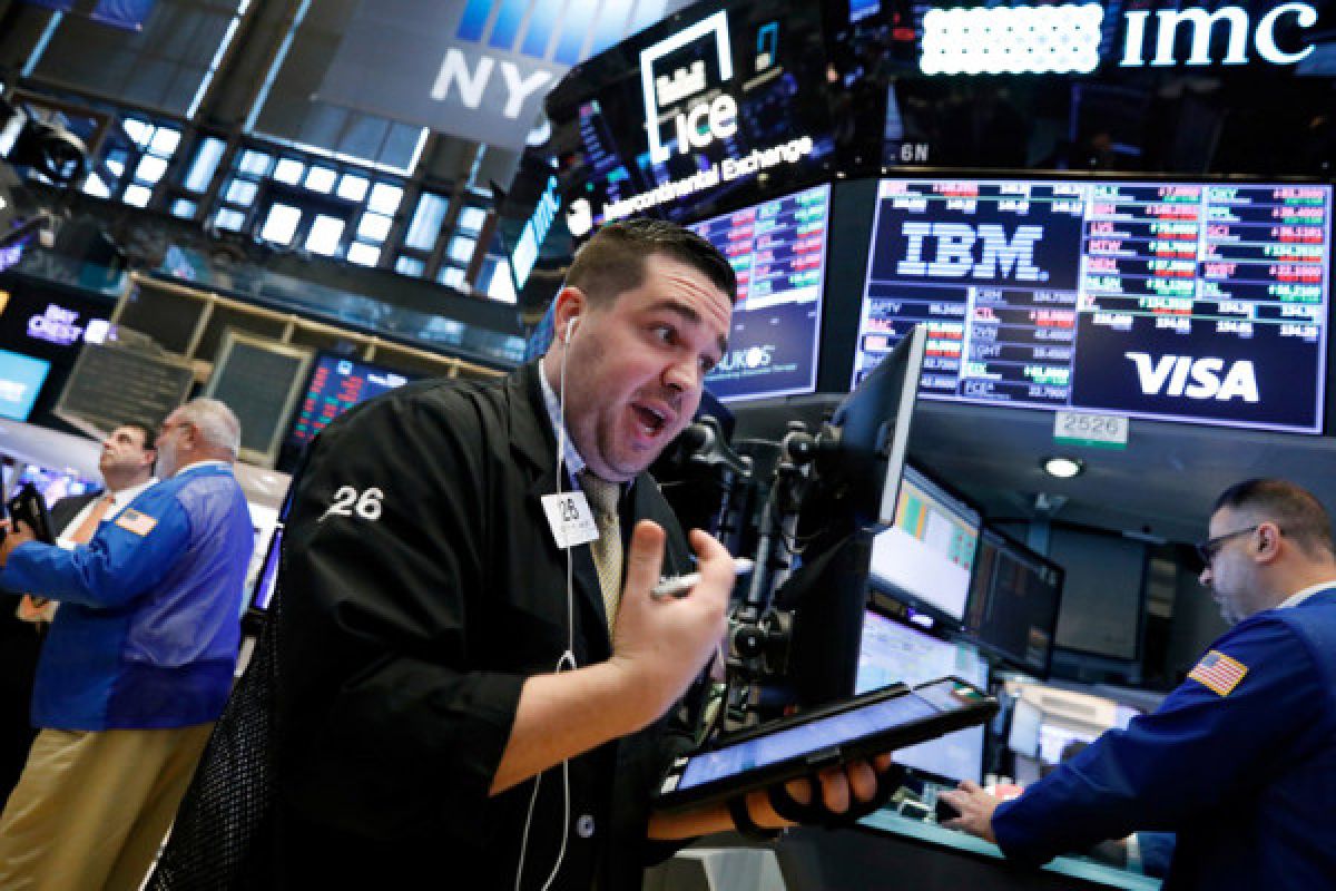 Bursa Wall Street anjlok terseret kejatuhan saham ritel dan teknologi