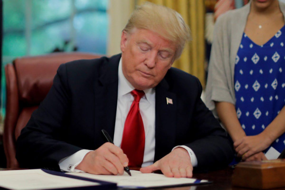 Trump sahkan perintah eksekutif akhiri pemisahan keluarga imigran