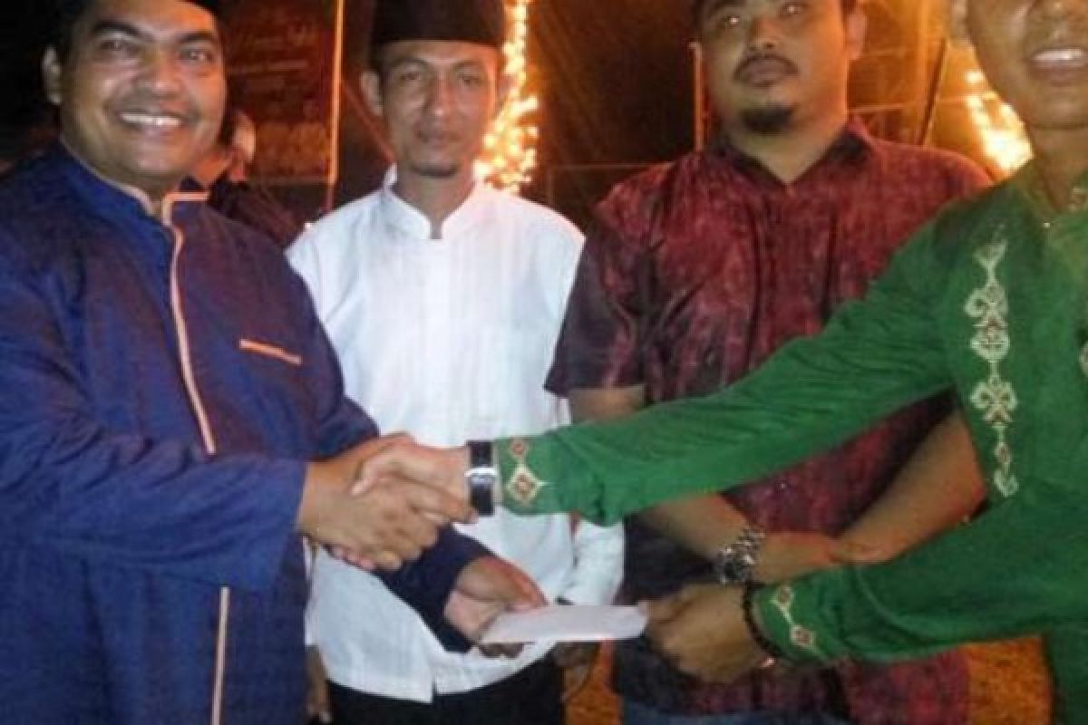 Apresiasi Penyelenggaraan Festival Lampu Colok, Anggota DPRD Riau Berikan Bantuan
