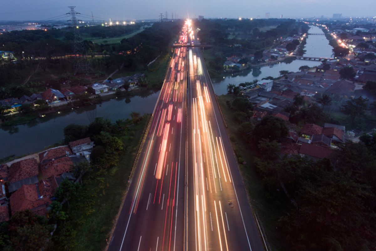 Some 558 thousand vehicles return to Jakarta
