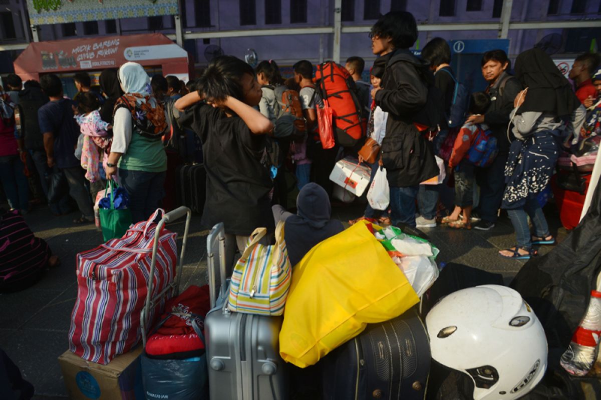 Pemudik masih padati Stasiun Senen pascalebaran