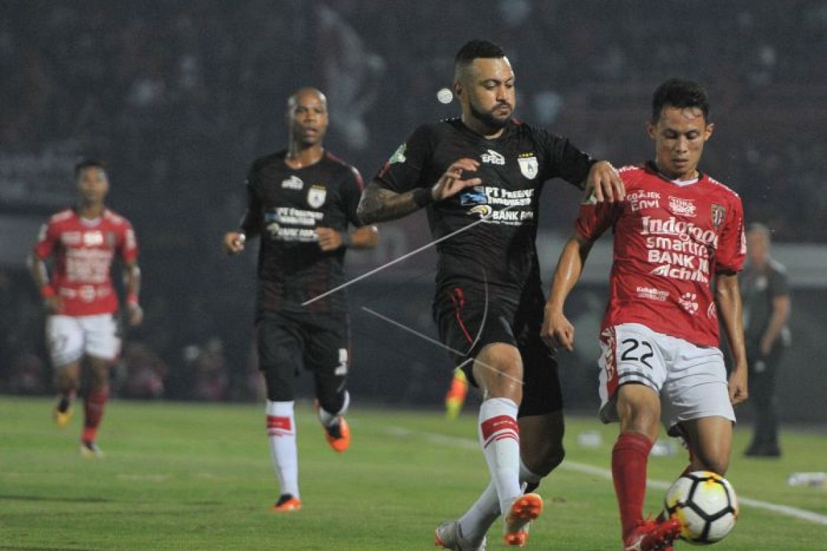 Bali United taklukkan Persipura 2-0