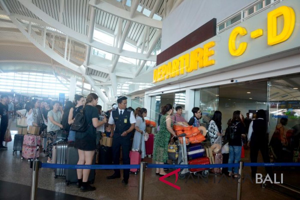 Bandara Ngurah Rai dibuka kembali