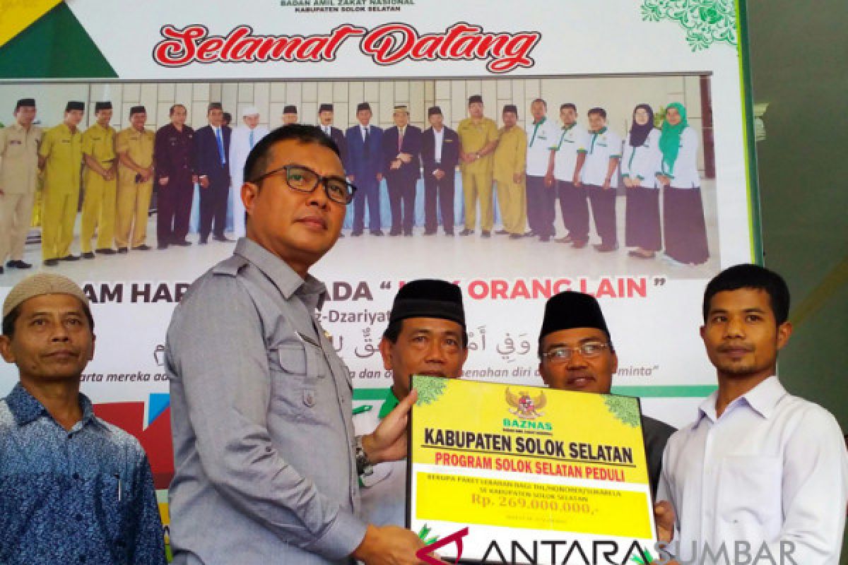 1.076 pegawai honorer Solok Selatan mendapat zakat dari Baznas