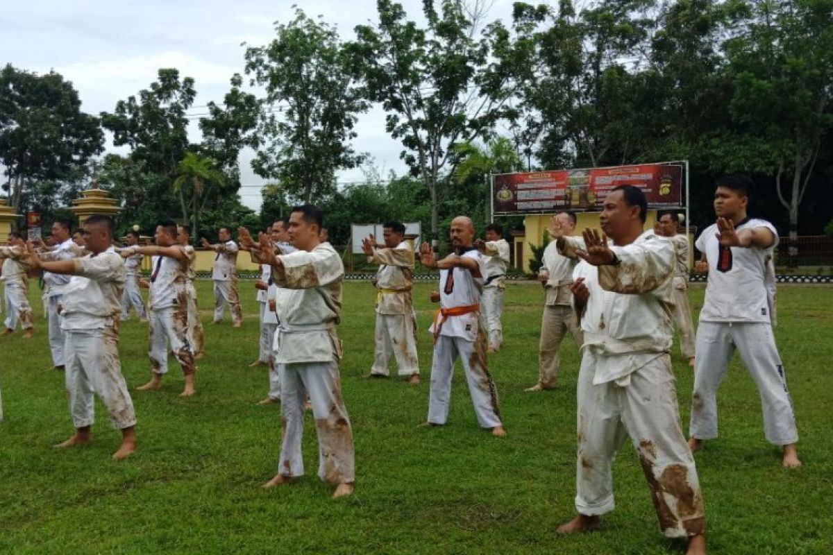 Polda Jambi uji kemampuan bela diri anggota